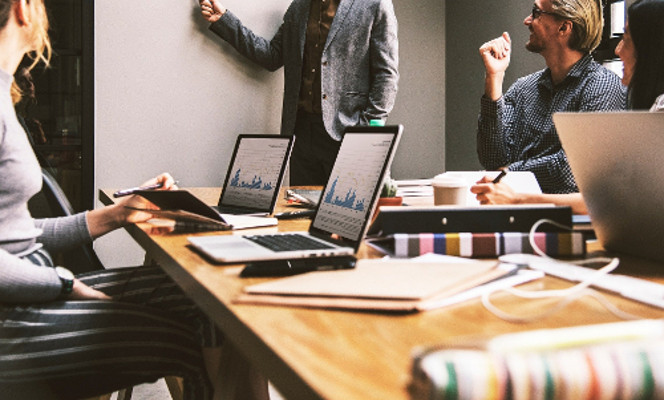 Die Experten von EVU Partners unterstützen bei der Interpretation. BEG Analytics verantwortet den Betrieb der Community Plattform.